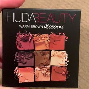 Huda beauty warm brown obsession eyeshadow palette
